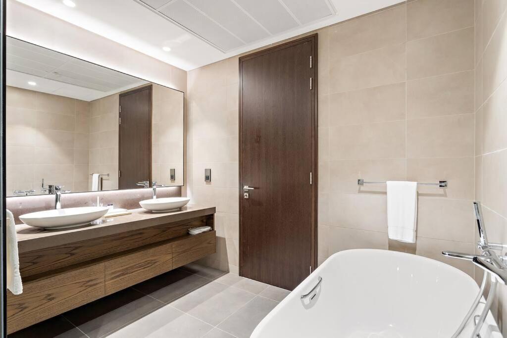 Luxury 1br With Marina View Jumeirah Living Dubai
