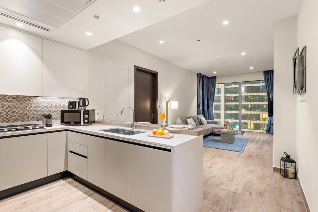 Luxury 1br With Marina View Jumeirah Living Dubai