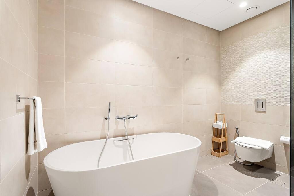 Apartment Luxury 1br With Marina View Jumeirah Living